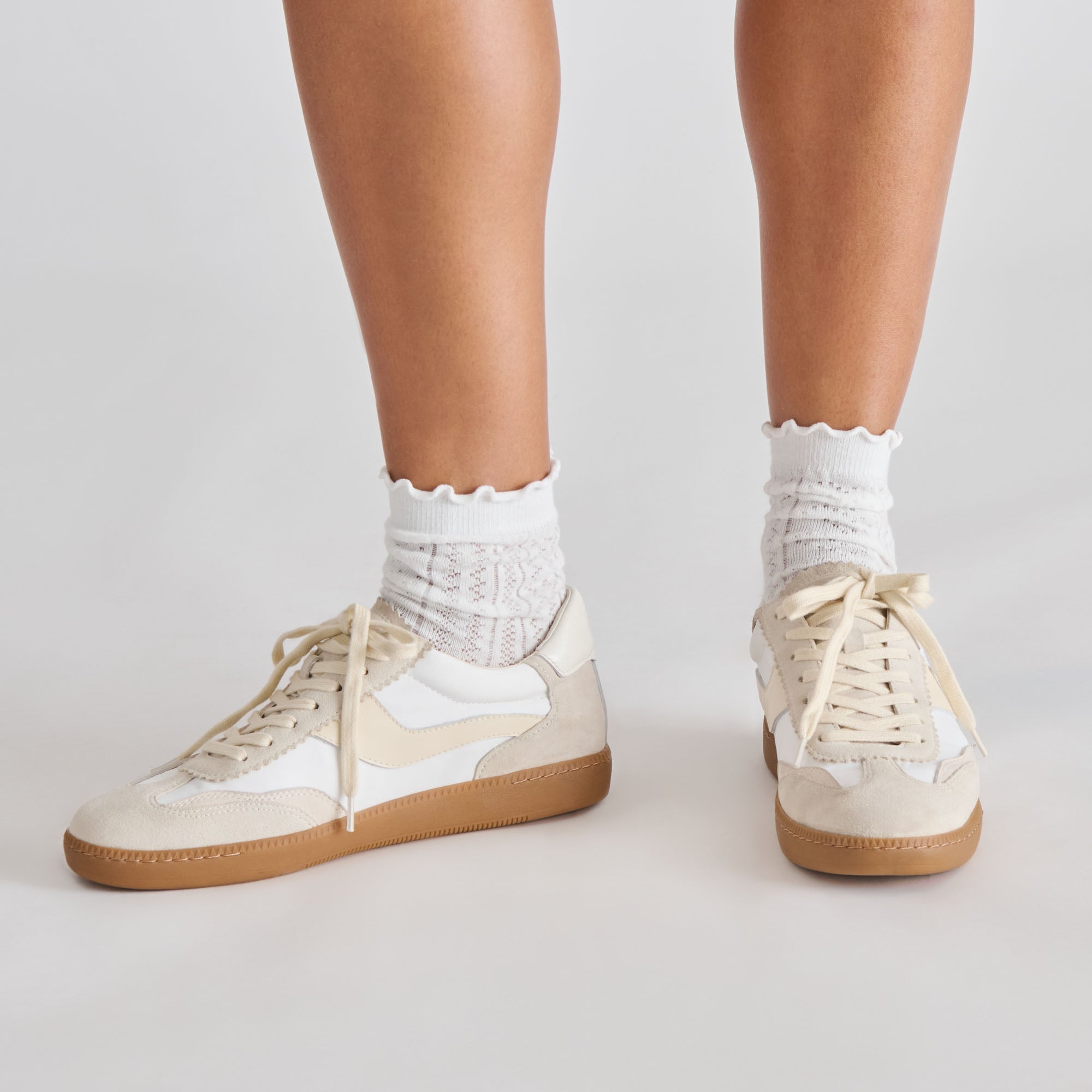 POINTELLE SOCKS WHITE